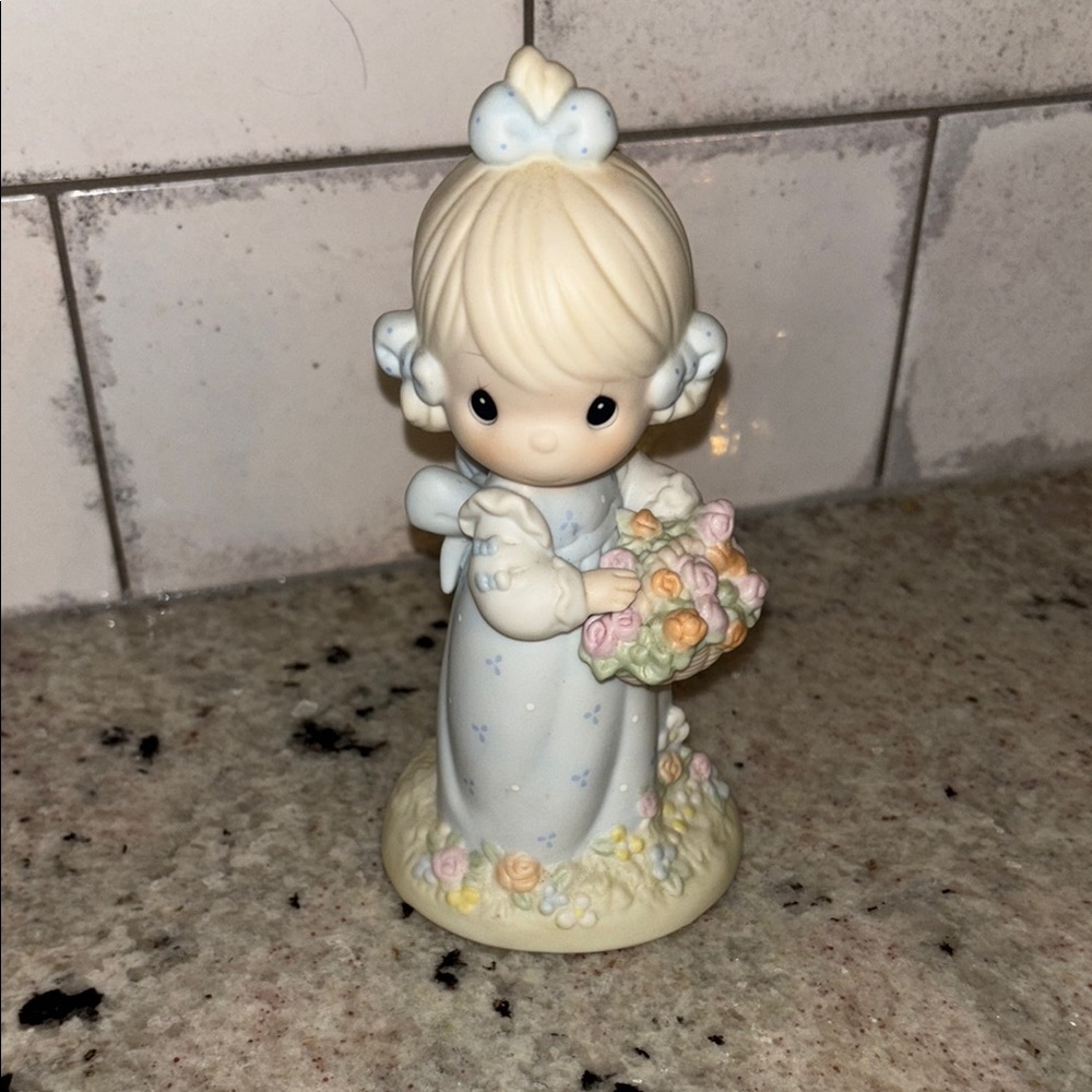 Precious Moments Take Time To Smell The Flowers Special 1995 LE 524387